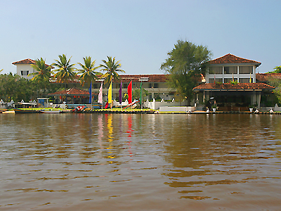 Hotel Ceysands Arrival by Lagoon