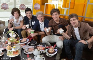 One Direction having Ceylon Tea in Toronto, 2012